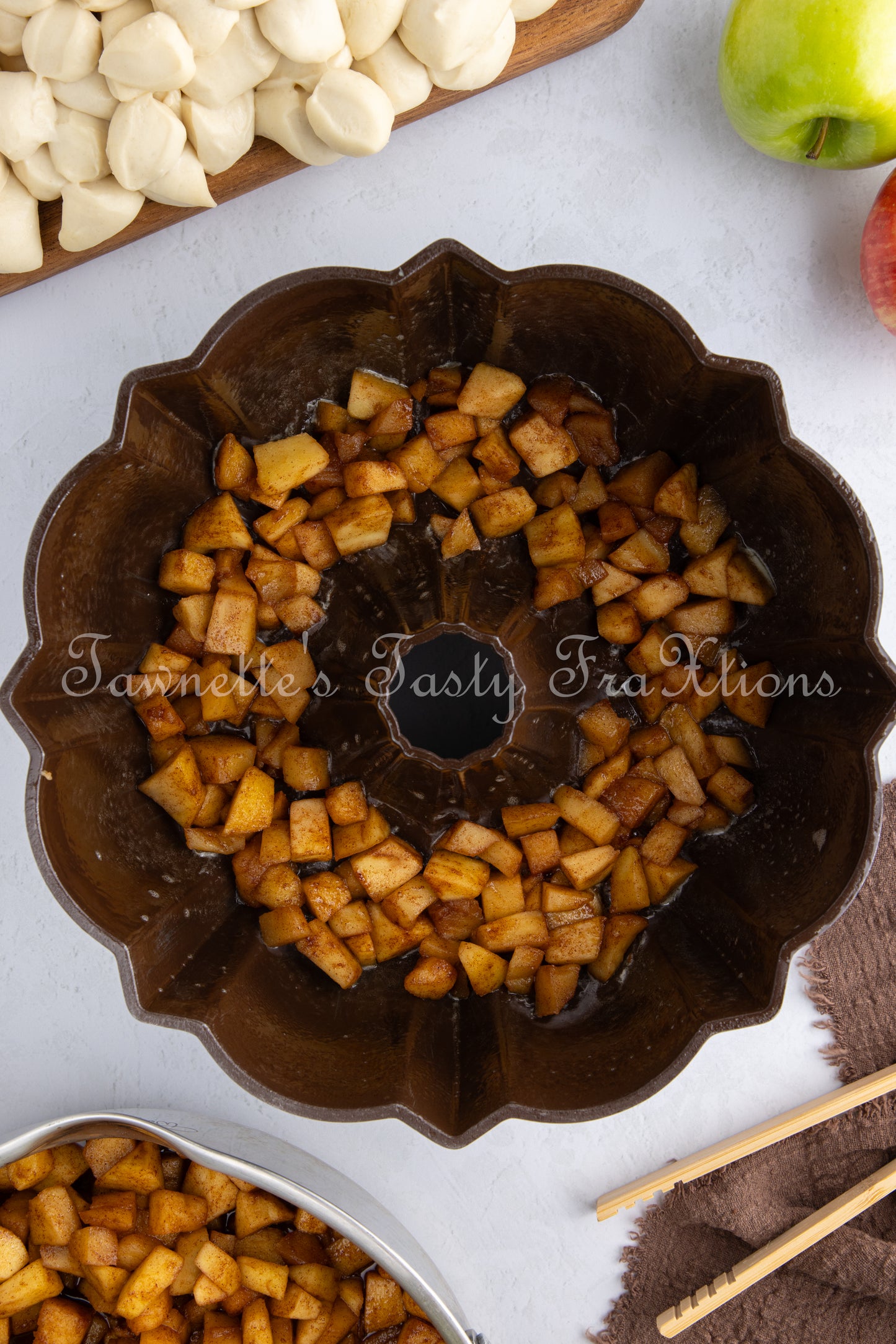 Apple Fritter Monkey Bread