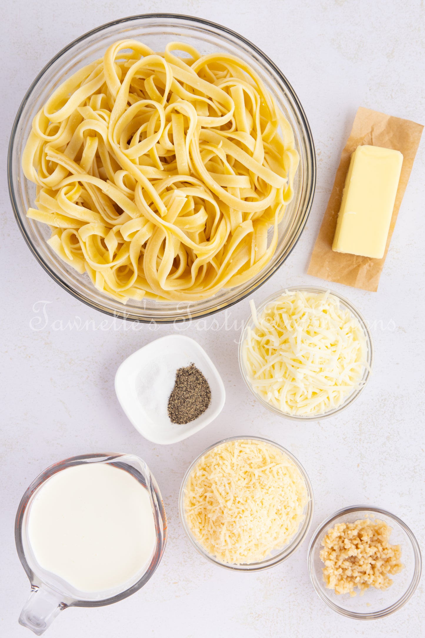 Garlic Salmon Bites with Fettuccini Alfredo